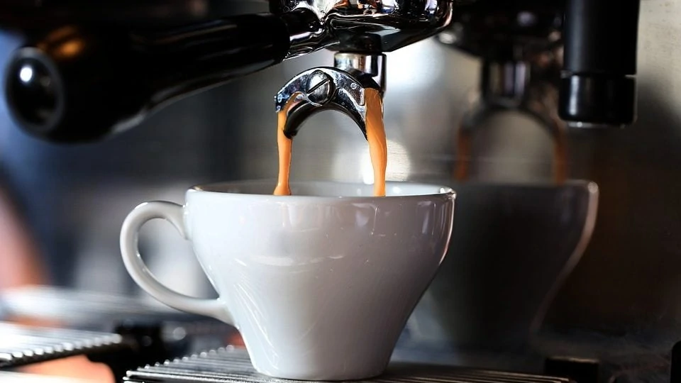 Koffie onder koffiemachine