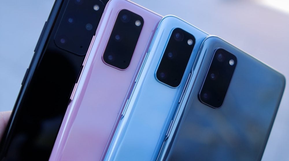 Vier Samsung telefoons, achteraanzicht