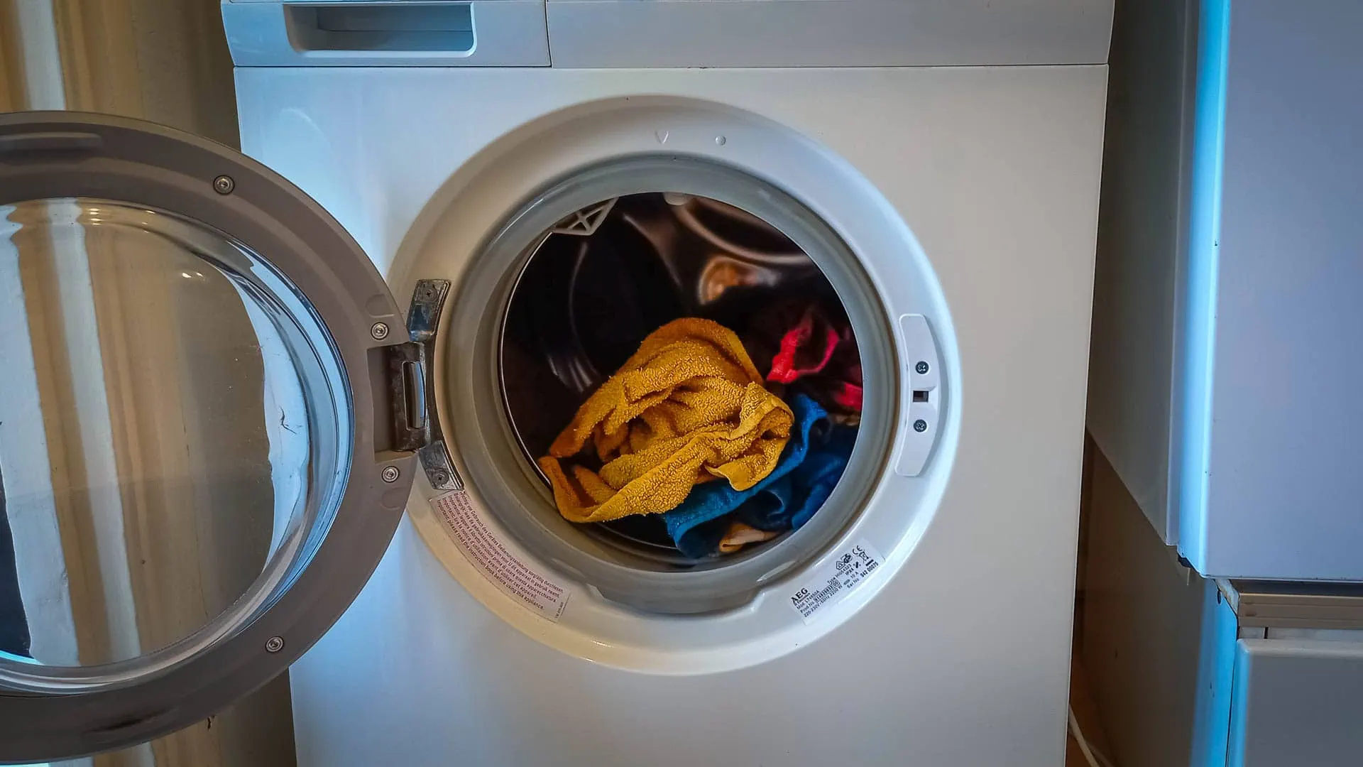 Wasmachine met handdoeken erin