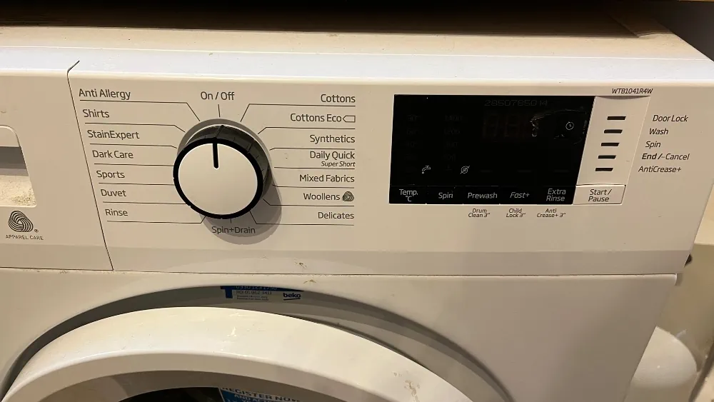 Bovenkant van wasmachine, vooraanzicht