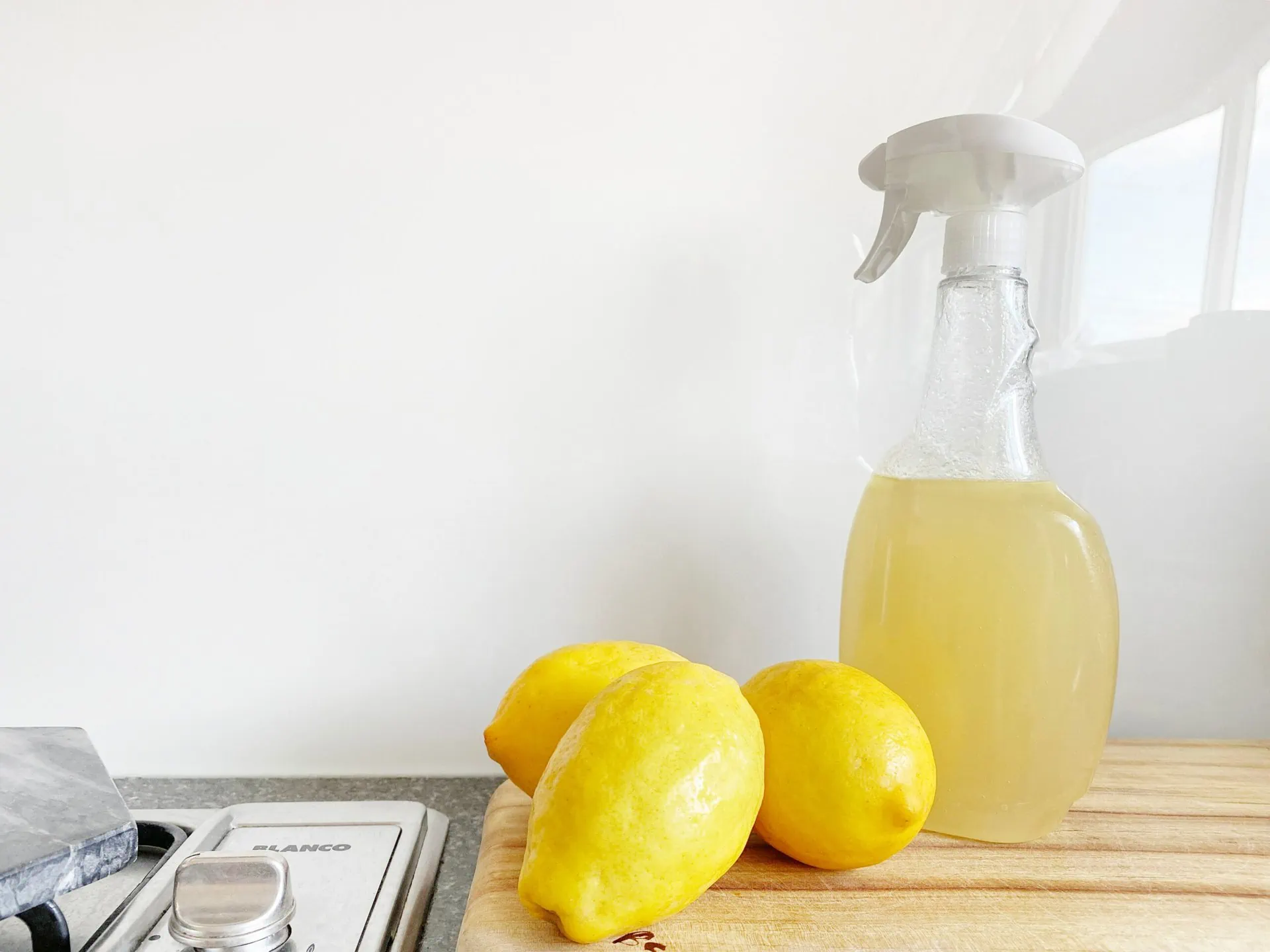 azijn mengel met citroen voor geur neutraliseren in huis